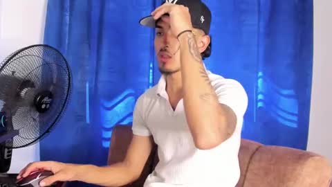 Snapshot of kriss_edwards chatting on September 28, 2025, 7:19 pm Kriss online show from September 28, 2025, 7:19 pm