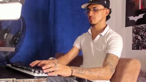 Snapshot of kriss_edwards chatting on October 14, 2025, 12:22 am Kriss online show from October 14, 2025, 12:22 am