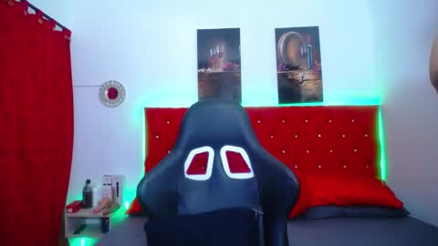 Snapshot of kriss_sweetboobs chatting on February 4, 2025, 12:00 pm kriss_sweetboobs online show from February 4, 2025, 12:00 pm