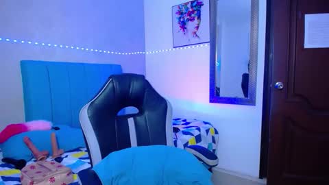 kriss_sweetboobs online show from February 14, 2026, 12:24 pm