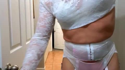 Snapshot of kristal_mountain chatting on February 4, 2026, 5:24 am Kristal Mountain online show from February 4, 2026, 5:24 am