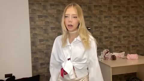 Alisa online show from June 25, 2026, 4:44 pm