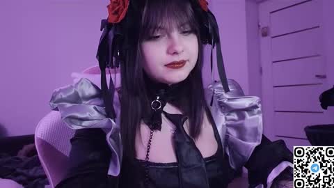 Snapshot of kristibloom chatting on November 19, 2025, 10:10 pm Christie online show from November 19, 2025, 10:10 pm