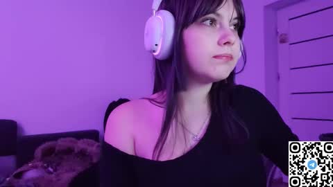 Snapshot of kristibloom chatting on November 27, 2025, 11:18 pm Christie online show from November 27, 2025, 11:18 pm