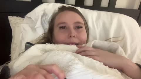 Snapshot of kristicutiez chatting on December 23, 2024, 1:29 am Kristi 3 online show from December 23, 2024, 1:29 am