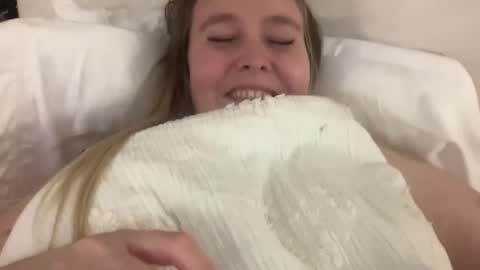 Snapshot of kristicutiez chatting on December 23, 2024, 7:38 am Kristi 3 online show from December 23, 2024, 7:38 am