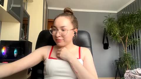 Mila online show from April 23, 2026, 11:20 am