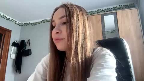 Mila online show from April 25, 2026, 1:52 pm