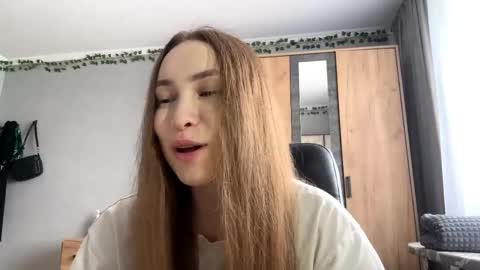 Mila online show from April 26, 2026, 9:18 am