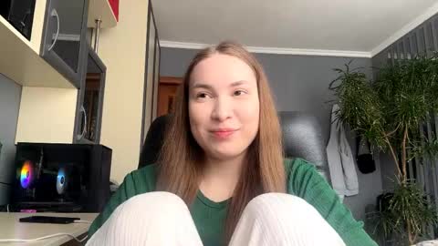 Mila online show from April 28, 2026, 10:09 am