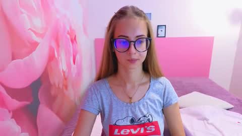 Kristina Adel online show from October 9, 2025, 6:44 am