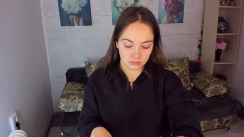 Snapshot of kristinalevis chatting on January 6, 2025, 4:13 pm Kristina online show from January 6, 2025, 4:13 pm