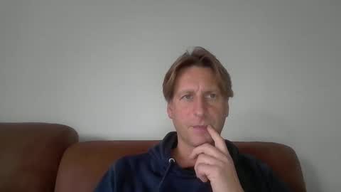 Snapshot of kristof8504 chatting on November 26, 2025, 8:37 am kristof8504 online show from November 26, 2025, 8:37 am