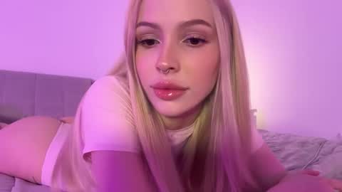 Snapshot of kristy_babe chatting on October 8, 2025, 8:17 pm Kristy and Alice online show from October 8, 2025, 8:17 pm