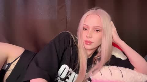 Snapshot of kristy_babe chatting on March 23, 2026, 12:42 pm Kristy and Alice online show from March 23, 2026, 12:42 pm