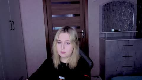 Kristy online show from February 22, 2026, 10:52 pm