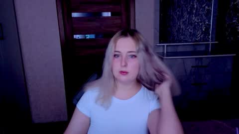 Snapshot of kristy_fran chatting on June 5, 2026, 8:14 pm Kristy online show from June 5, 2026, 8:14 pm