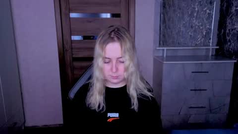 Snapshot of kristy_fran chatting on June 18, 2026, 7:07 pm Kristy online show from June 18, 2026, 7:07 pm