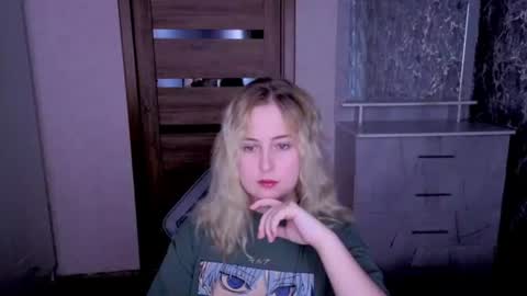 Snapshot of kristy_fran chatting on June 20, 2026, 6:11 pm Kristy online show from June 20, 2026, 6:11 pm