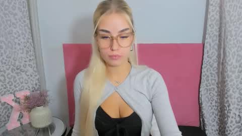 KristyFlowers online show from November 15, 2025, 9:11 pm