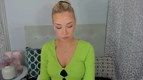 KristyFlowers online show from April 28, 2026, 2:22 pm