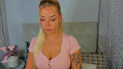 Snapshot of kristyflowers chatting on June 1, 2026, 2:19 pm KristyFlowers online show from June 1, 2026, 2:19 pm
