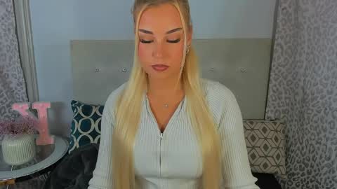 Snapshot of kristyflowers chatting on June 7, 2026, 2:21 pm KristyFlowers online show from June 7, 2026, 2:21 pm