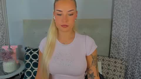 Snapshot of kristyflowers chatting on June 18, 2026, 2:32 pm KristyFlowers online show from June 18, 2026, 2:32 pm