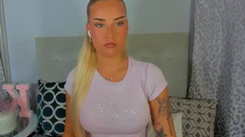 Snapshot of kristyflowers chatting on June 19, 2026, 2:32 pm KristyFlowers online show from June 19, 2026, 2:32 pm