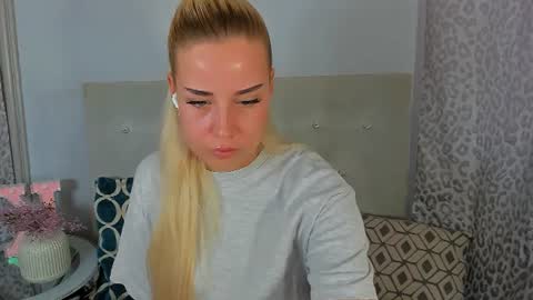 Snapshot of kristyflowers chatting on June 25, 2026, 2:32 pm KristyFlowers online show from June 25, 2026, 2:32 pm