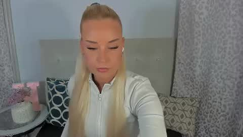Snapshot of kristyflowers chatting on July 23, 2026, 3:43 pm KristyFlowers online show from July 23, 2026, 3:43 pm