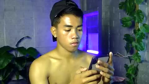 Snapshot of kritthanarkorn chatting on December 15, 2025, 2:49 am kritthanarkorn online show from December 15, 2025, 2:49 am