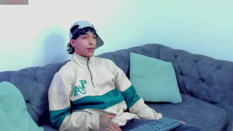 Snapshot of kroywave chatting on June 4, 2026, 3:45 am Kroy Wave Muscle Tattoos Latino online show from June 4, 2026, 3:45 am