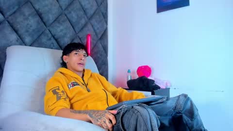 Kroy Wave  Muscle Tattoos Latino online show from July 28, 2026, 3:13 am