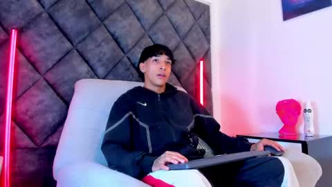 Kroy Wave  Muscle Tattoos Latino online show from August 5, 2026, 3:09 am