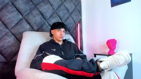 Kroy Wave  Muscle Tattoos Latino online show from August 6, 2026, 3:08 am