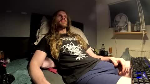 Snapshot of krullz123 chatting on December 2, 2025, 10:27 pm Krullz online show from December 2, 2025, 10:27 pm