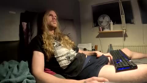 Snapshot of krullz123 chatting on December 16, 2025, 10:26 pm Krullz online show from December 16, 2025, 10:26 pm