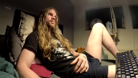 Snapshot of krullz123 chatting on December 22, 2025, 1:46 am Krullz online show from December 22, 2025, 1:46 am