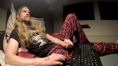 Snapshot of krullz123 chatting on January 15, 2026, 9:40 pm Krullz online show from January 15, 2026, 9:40 pm