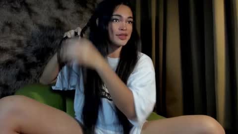 Snapshot of krystal_angel chatting on December 2, 2024, 5:48 am krystal_angel online show from December 2, 2024, 5:48 am