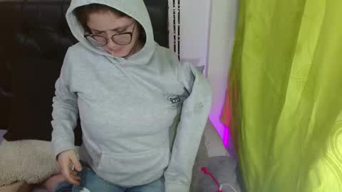 kryystaladams online show from October 13, 2025, 9:42 am