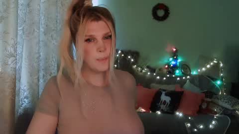 Annika  MTF ts post -op online show from December 21, 2024, 10:50 am