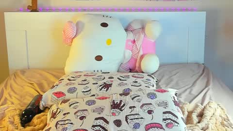 Snapshot of kuraii_ chatting on January 17, 2025, 10:23 pm Anna online show from January 17, 2025, 10:23 pm