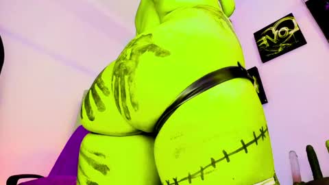Snapshot of kuromi_bush chatting on May 17, 2026, 4:03 pm IM KUROMI - MY NEXT STREAM - SATURDAY- 31 JANUARY 2026 - 10PM EST DONT MISS IT online show from May 17, 2026, 4:03 pm