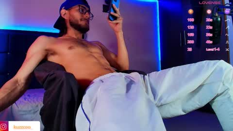 kuzzcoo online show from November 3, 2025, 3:35 pm