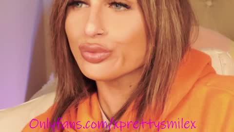 Snapshot of kxaxmichelle chatting on December 4, 2024, 9:13 pm Kick online show from December 4, 2024, 9:13 pm