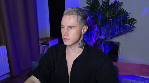 Snapshot of kyle_4u chatting on January 1, 2025, 5:33 pm Kyle online show from January 1, 2025, 5:33 pm