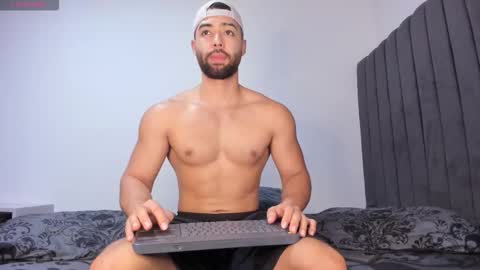 Snapshot of kyle_collinz chatting on October 14, 2025, 9:48 pm Kyle collinz online show from October 14, 2025, 9:48 pm