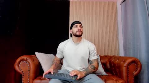 Snapshot of kylenorth_ chatting on November 19, 2025, 2:06 pm kylenorth_ online show from November 19, 2025, 2:06 pm